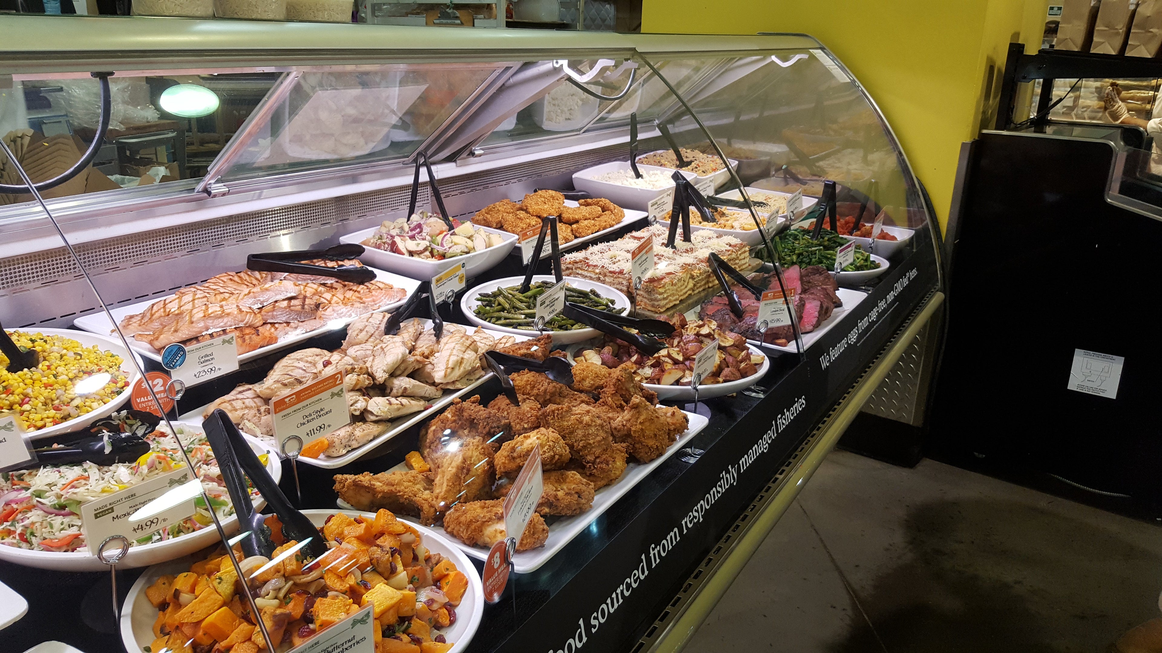 Promolux LED in deli and prepared foods case