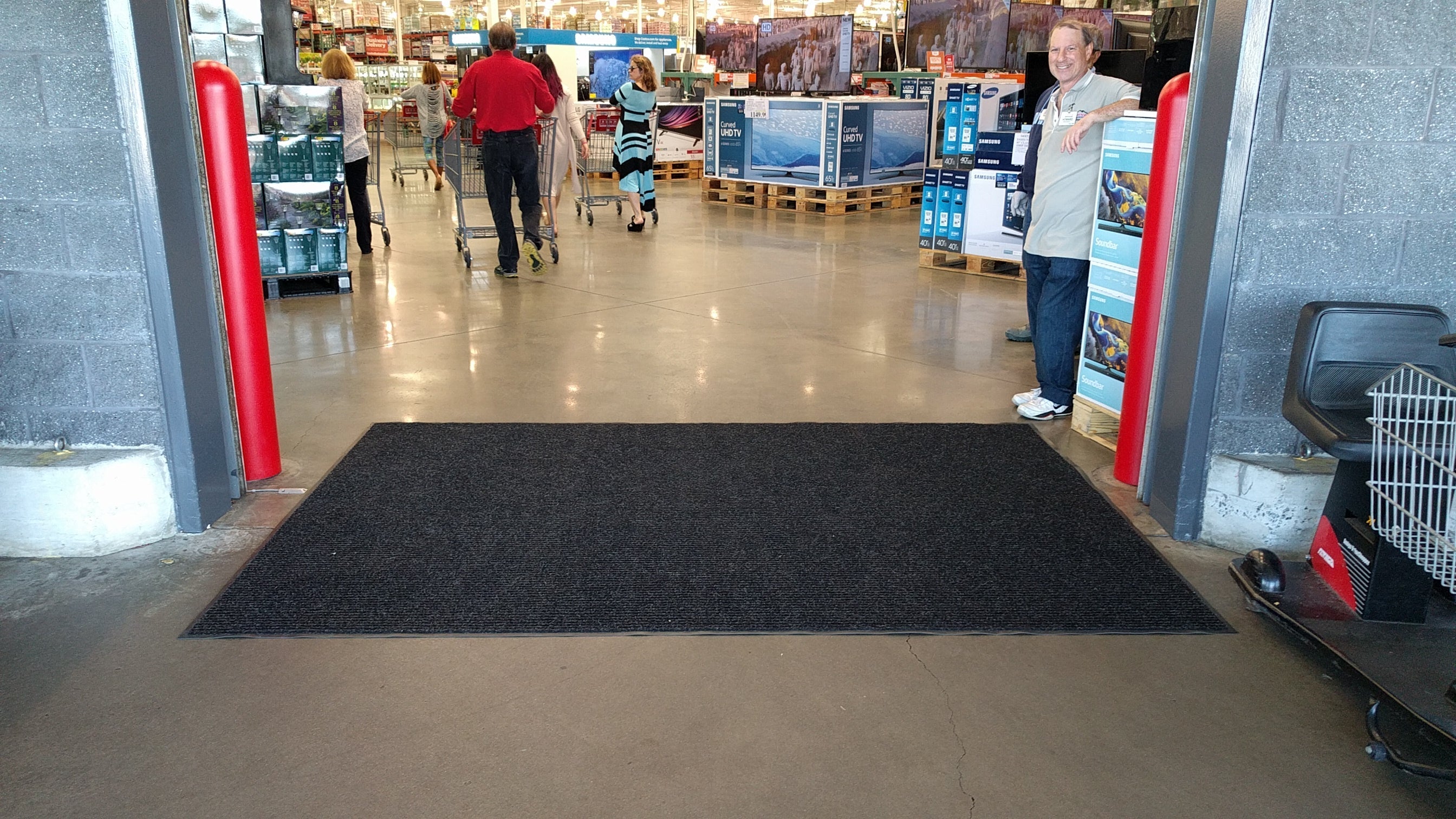 Custom brush rib entrance mat